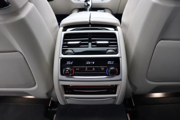 Foto do veiculo BMW 745LE M SPORT