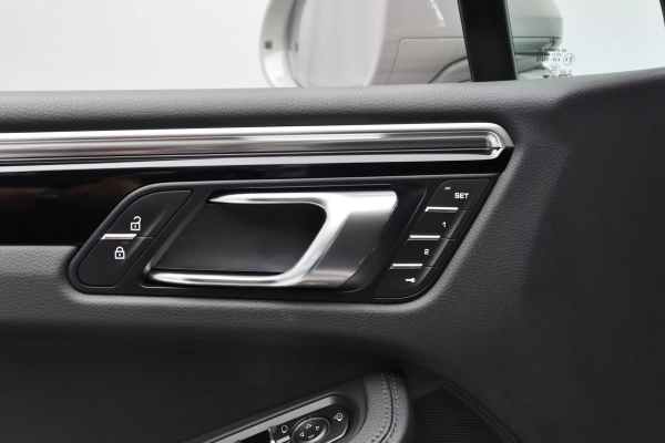 Foto do veiculo PORSCHE MACAN