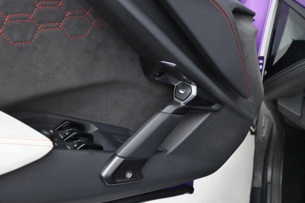 Foto do veiculo LAMBORGHINI REVUELTO