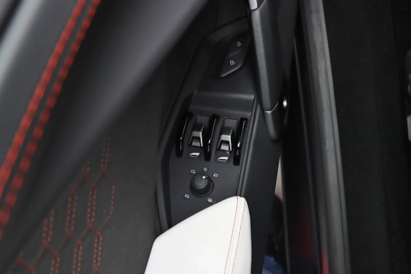 Foto do veiculo LAMBORGHINI REVUELTO