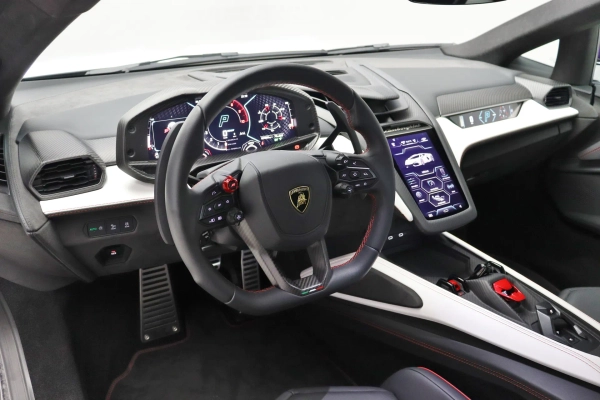 Foto do veiculo LAMBORGHINI REVUELTO