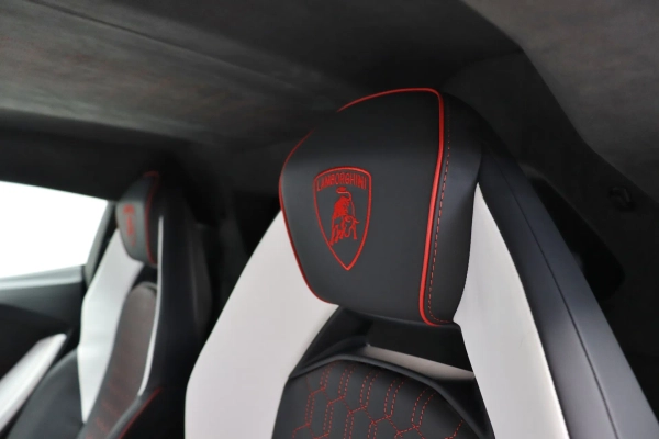 Foto do veiculo LAMBORGHINI REVUELTO