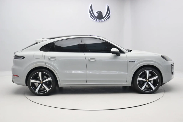 Foto do veiculo PORSCHE CAYENNE COUPé E-HYBRID