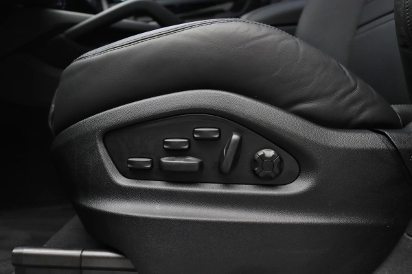 Foto do veiculo PORSCHE CAYENNE COUPé E-HYBRID