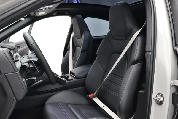 Foto do veiculo PORSCHE CAYENNE COUPé E-HYBRID