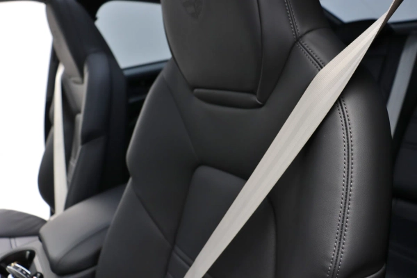 Foto do veiculo PORSCHE CAYENNE COUPé E-HYBRID