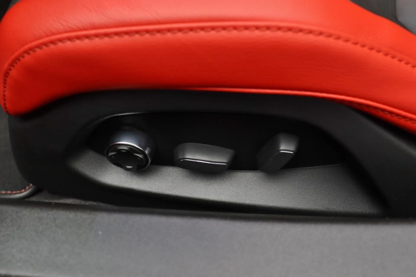 Foto do veiculo CHEVROLET CORVETTE STINGRAY CONVERSIVEL 3LT