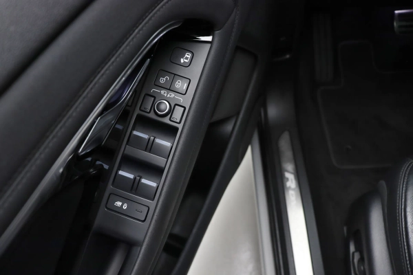 Foto do veiculo LAND ROVER RANGE ROVER EVOQUE P250 SE R-DYNAMIC