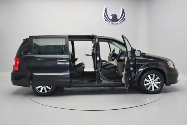 Foto do veiculo CHRYSLER TOWN & COUNTRY LIMITED | 7 LUGARES