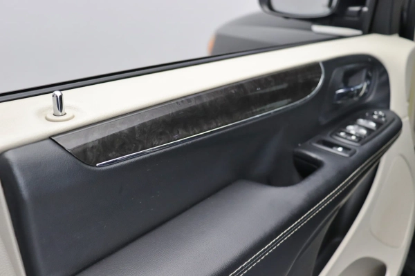 Foto do veiculo CHRYSLER TOWN & COUNTRY LIMITED | 7 LUGARES