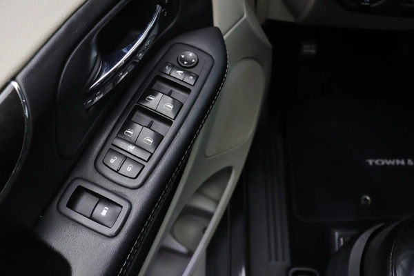 Foto do veiculo CHRYSLER TOWN & COUNTRY LIMITED | 7 LUGARES