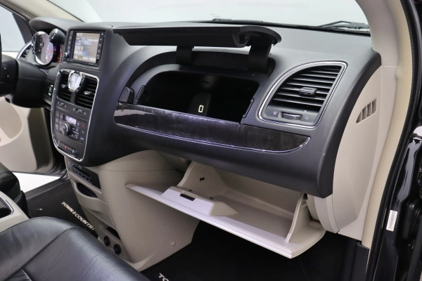 Foto do veiculo CHRYSLER TOWN & COUNTRY LIMITED | 7 LUGARES
