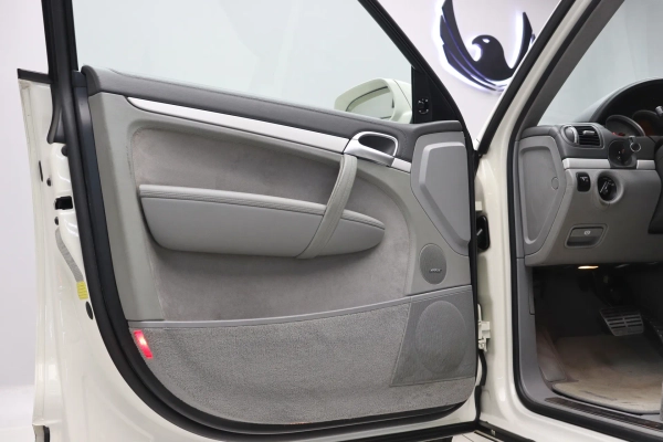 Foto do veiculo PORSCHE CAYENNE GTS