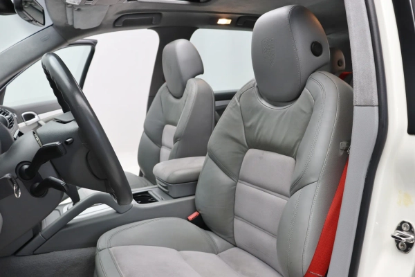 Foto do veiculo PORSCHE CAYENNE GTS