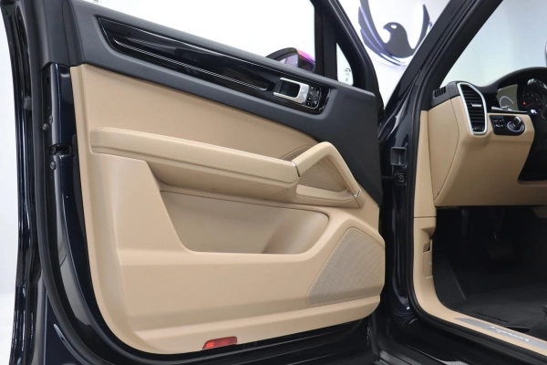 Foto do veiculo PORSCHE CAYENNE E-HYBRID