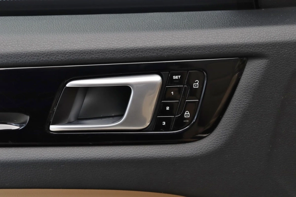 Foto do veiculo PORSCHE CAYENNE E-HYBRID