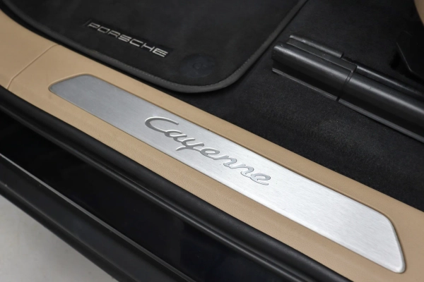 Foto do veiculo PORSCHE CAYENNE E-HYBRID