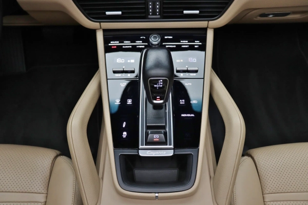 Foto do veiculo PORSCHE CAYENNE E-HYBRID