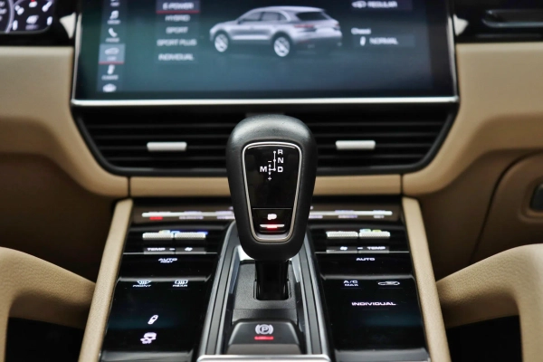 Foto do veiculo PORSCHE CAYENNE E-HYBRID