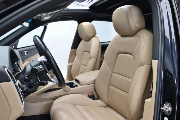 Foto do veiculo PORSCHE CAYENNE E-HYBRID