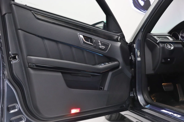 Foto do veiculo MERCEDES-BENZ E 63 AMG