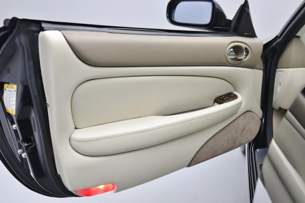 Foto do veiculo JAGUAR XKR 