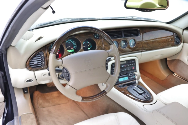 Foto do veiculo JAGUAR XKR 