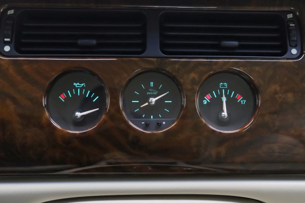 Foto do veiculo JAGUAR XKR 