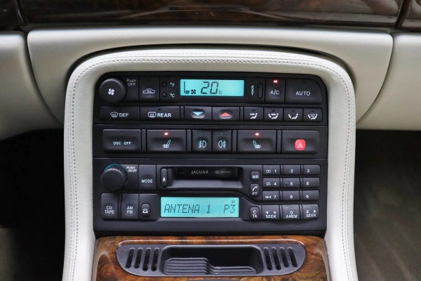 Foto do veiculo JAGUAR XKR 