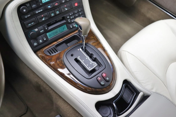 Foto do veiculo JAGUAR XKR 