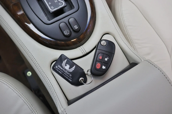 Foto do veiculo JAGUAR XKR 