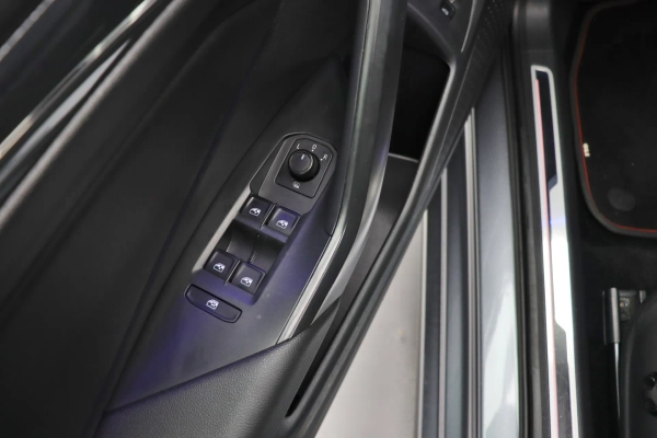 Foto do veiculo VOLKSWAGEN JETTA GLI