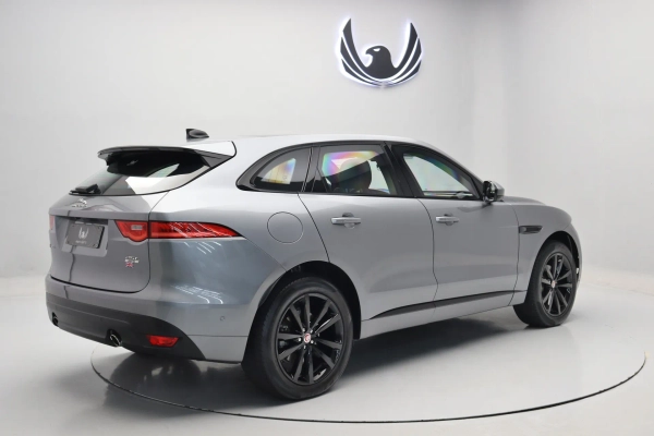 Foto do veiculo JAGUAR F-PACE R-SPORT