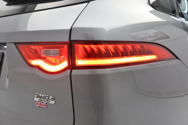 Foto do veiculo JAGUAR F-PACE R-SPORT