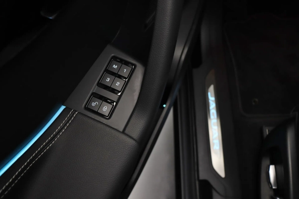 Foto do veiculo JAGUAR F-PACE R-SPORT