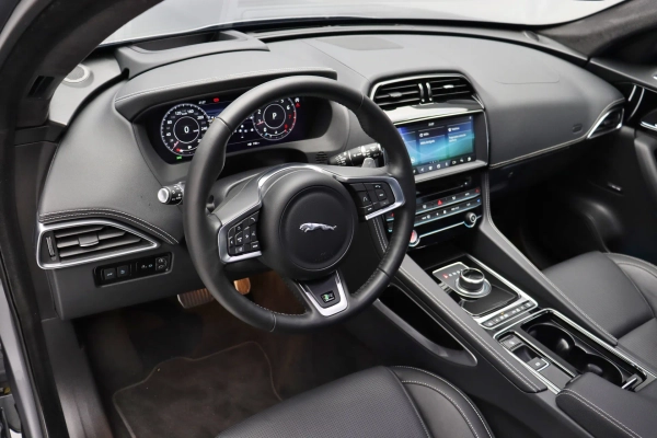 Foto do veiculo JAGUAR F-PACE R-SPORT