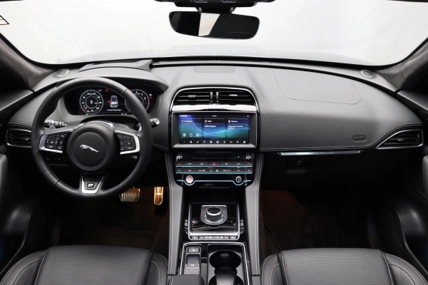 Foto do veiculo JAGUAR F-PACE R-SPORT