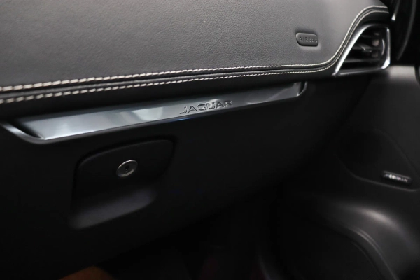 Foto do veiculo JAGUAR F-PACE R-SPORT