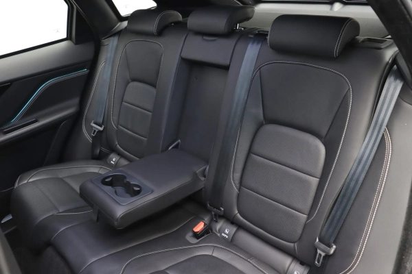 Foto do veiculo JAGUAR F-PACE R-SPORT