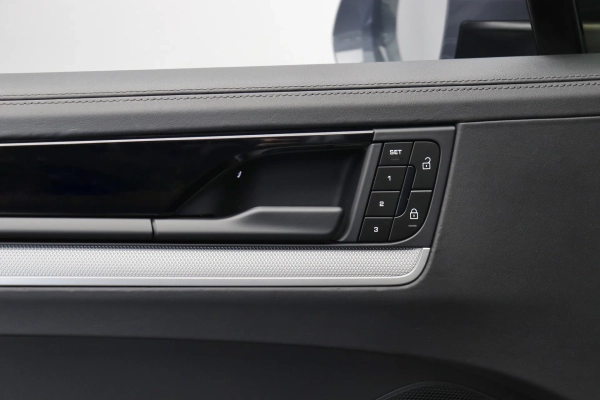 Foto do veiculo PORSCHE CAYENNE S