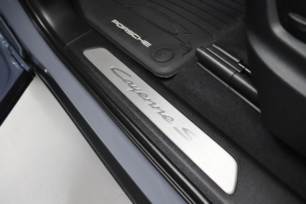 Foto do veiculo PORSCHE CAYENNE S