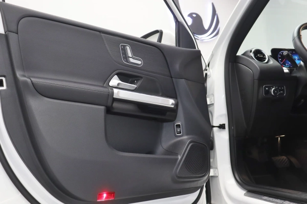 Foto do veiculo MERCEDES-BENZ GLB 200 PROGRESSIVE | 7 LUGARES