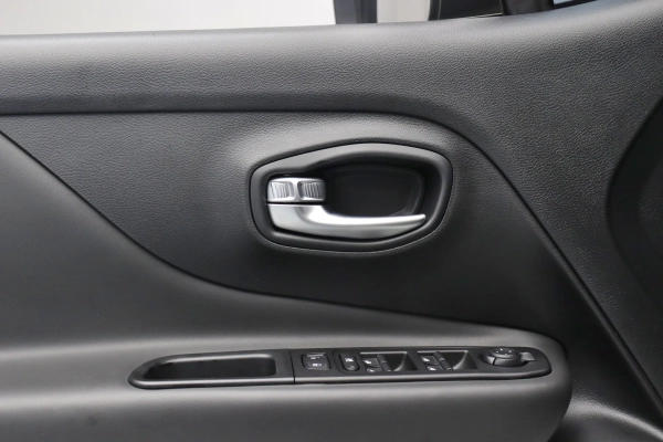 Foto do veiculo JEEP RENEGADE LONGITUDE FLEX