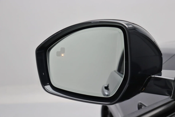 Foto do veiculo LAND ROVER DISCOVERY SPORT P250 SE R-DYNAMIC