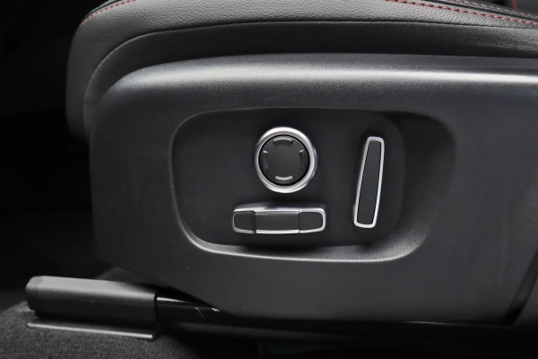 Foto do veiculo LAND ROVER DISCOVERY SPORT P250 SE R-DYNAMIC