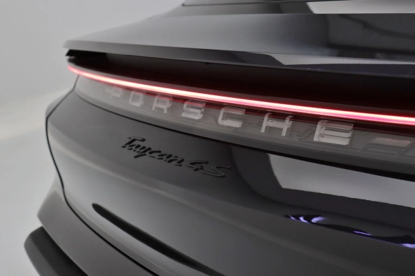 Foto do veiculo PORSCHE TAYCAN 4S