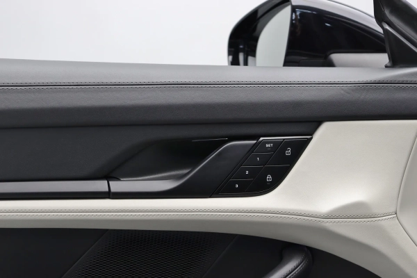 Foto do veiculo PORSCHE TAYCAN 4S