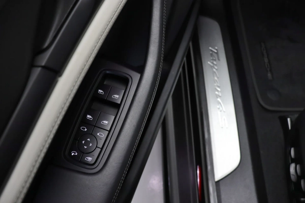 Foto do veiculo PORSCHE TAYCAN 4S