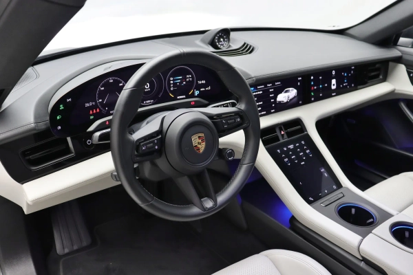 Foto do veiculo PORSCHE TAYCAN 4S