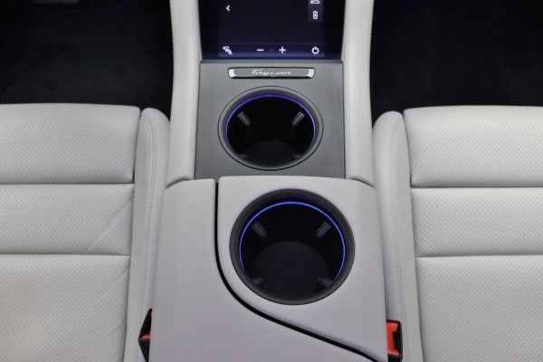 Foto do veiculo PORSCHE TAYCAN 4S